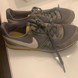Nike live strong street shoe